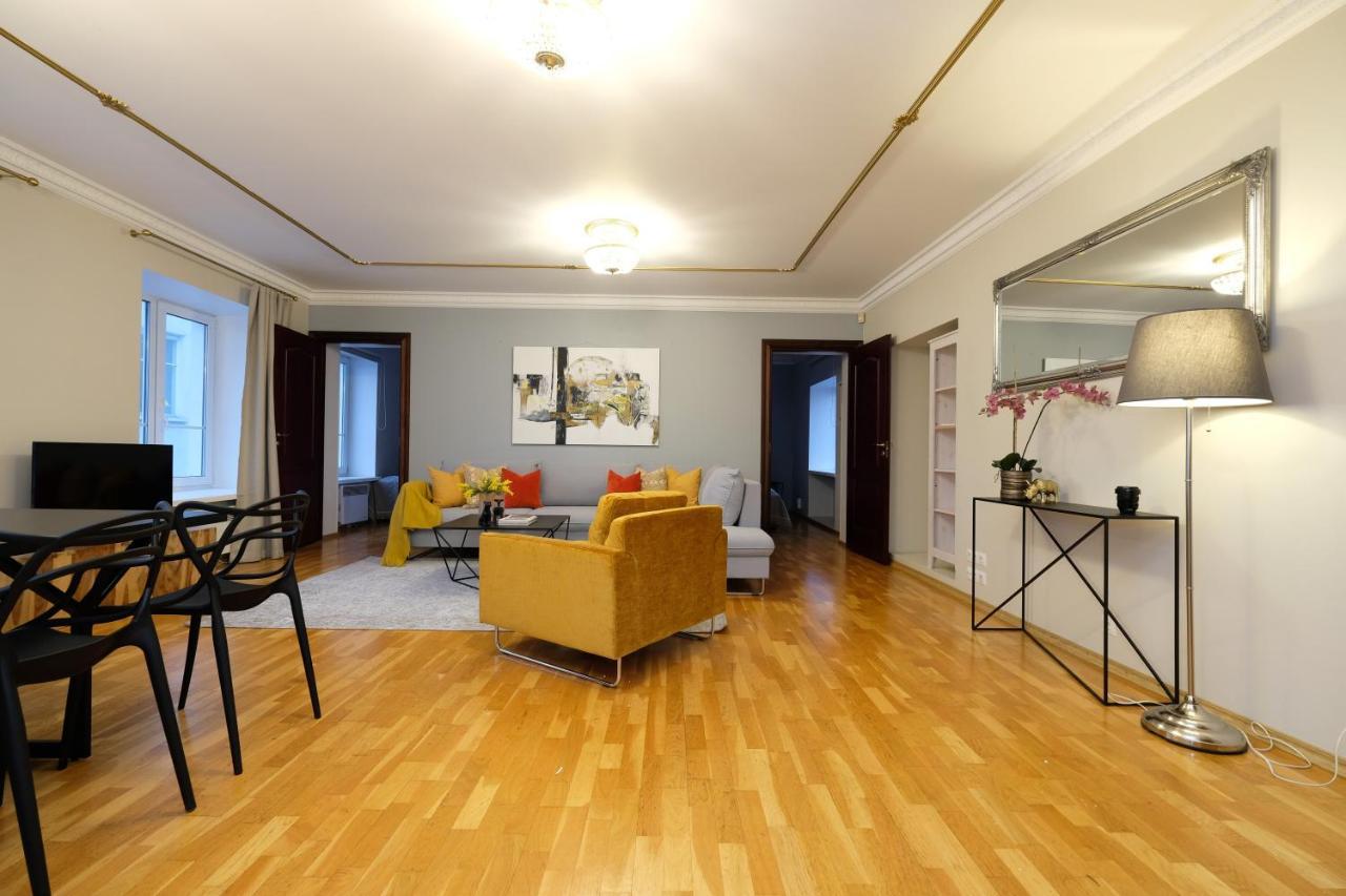 Tallinn City Apartments - 2 Bedroom On Old Town Main Street Viru ภายนอก รูปภาพ