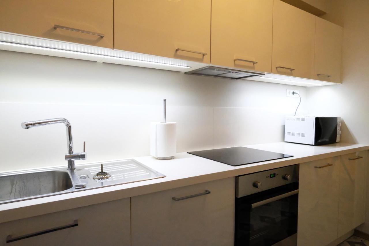 Tallinn City Apartments - 2 Bedroom On Old Town Main Street Viru ภายนอก รูปภาพ